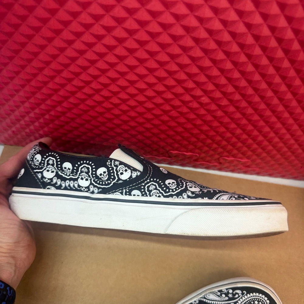 Vans Classic Slip-On Bandana Skull Black White Sneakers Low Top Skate Shoes - Picture 6 of 9